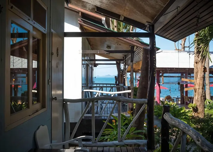 A Little Bungalows By Beach Mae Nam