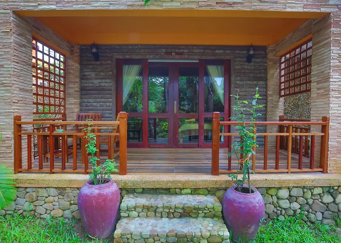 Natural Bungalows Restaurant And Bar Kampot