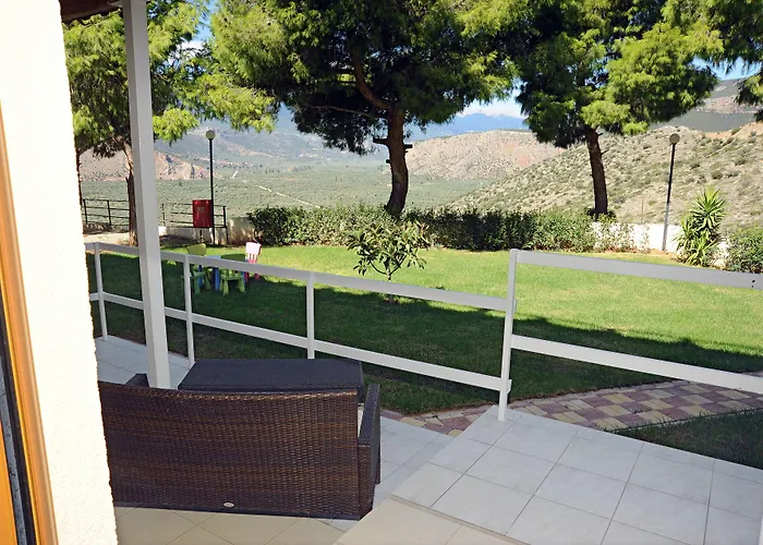 Chrissa Camping Rooms & Bungalows Delphi