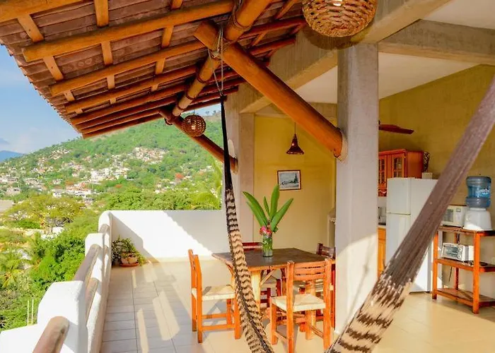 Bungalows La Madera Zihuatanejo