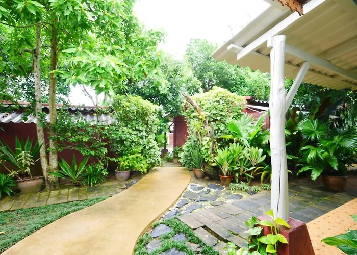 Forest Bungalows & Mama'S Restaurant Chalong